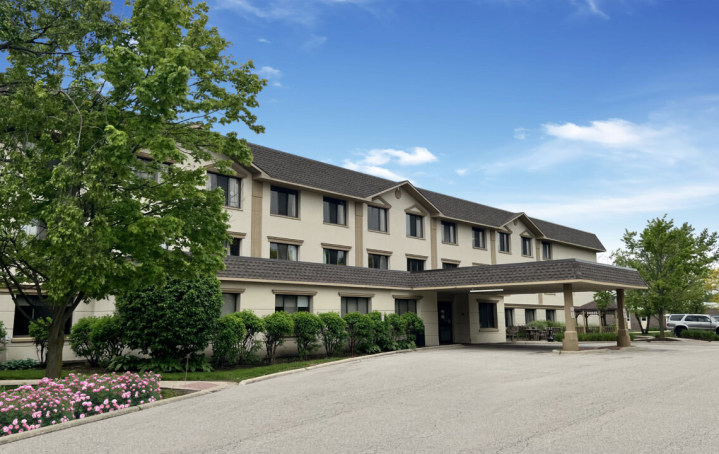 Bella Terra Streamwood | Nursing Home | Streamwood Skilled Nursing Facility