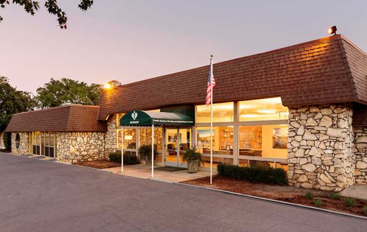 Pacific Gardens Nursing and Rehabilitation Center | Nursing Home | Fresno Skilled Nursing Facility